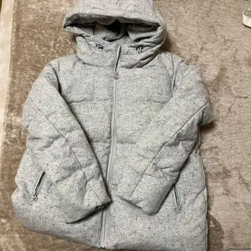 그레이 후드 부착 다운 자켓