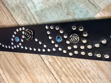 HTC풍 스터드 장식 블랙 가죽 벨트