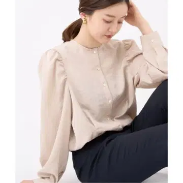 IENA 새틴 디자인 숏 블라우스