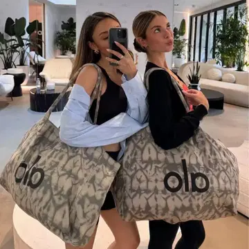 미사용 새상품 애로우 요가 ALO Yoga 토트백 그레이