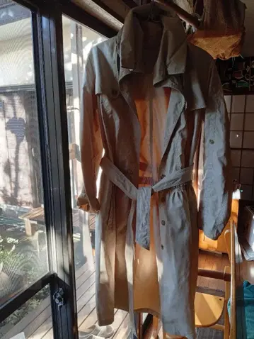 베이지 트렌치코트 레인코트 벨트 포함