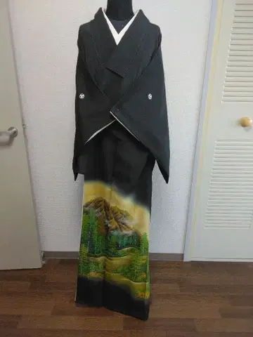 작가 낙관 블랙 도메스 산과 숲의 풍경화