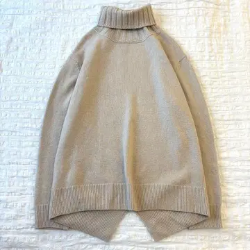 뮤즈 두지엠 클라세 JADE 터틀넥 풀오버 베이지