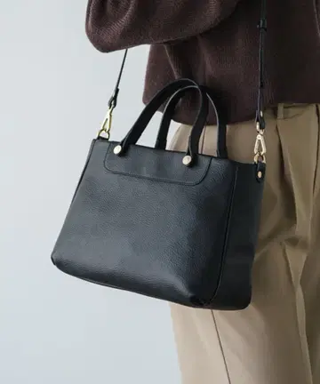 새상품급 russet 메탈 로고 스퀘어 토트 S ( CE-1168 )