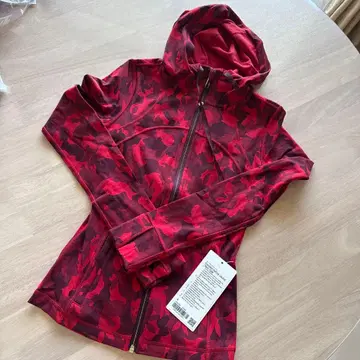 NEW YEAR 한정판 미사용 룰루레몬 데파인 자켓 사이즈 4