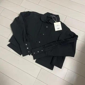 시루무린 프릴 라인 블라우스