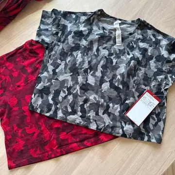 NEW YEAR 한정판 미사용 택 포함 룰루레몬 티셔츠 2장