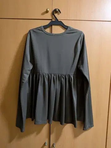 시안 도쿄 백 개더 상의