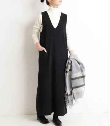 새상품급 슬로브 이에나 V넥 니트 롱 원피스 [ 손세탁 가능 ]