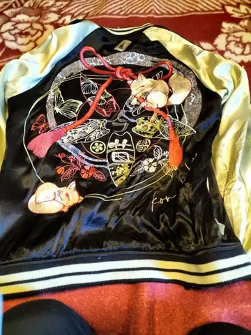 세일 중 kon-jaku 금석 리버서블 자수 스카잔 블랙과 골드 컬러