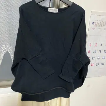 블랙 긴팔 T셔츠 로고 자수 포함