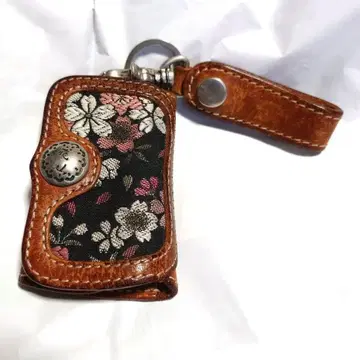 [ 중고 ] 데그너 하나잔 쿄우자쿠라 일본풍 패턴 가죽 키케이스