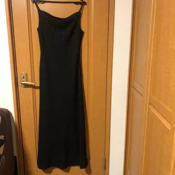 스팽글 장식 블랙 롱 드레스