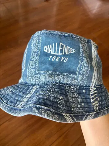 CHALLENGER 버킷햇