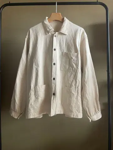 빈티지 원단의 화이트 데님 자켓
