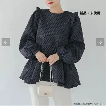 [ 새상품 미사용 ] fitmore 다이아 자카드 티어드 상의