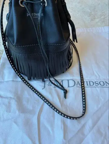 [ J&M DAVIDSON ] 프린지 버킷 숄더백 한정판 스터드