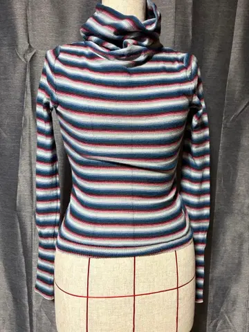 MARC JACOBS 마크제이콥스 스트라이프 터틀넥 상의