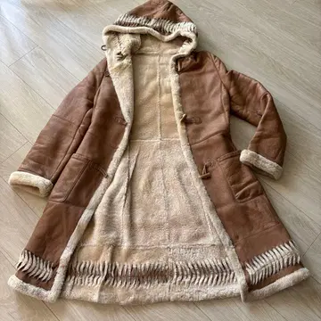 브라운 무스탕 코트 후드 부착