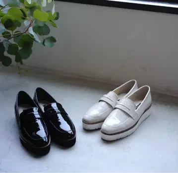 에나멜 가죽 로퍼 신발