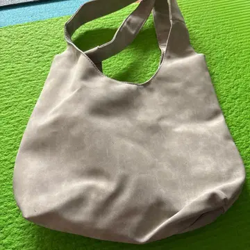 그레이 합성 피혁 토트백