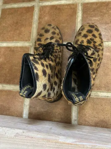 레오파드 무늬 퍼 부츠 하이컷