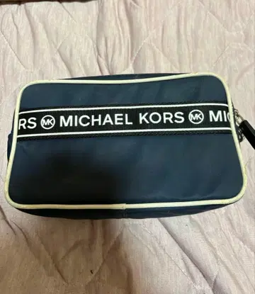 MICHAEL KORS 네이비 파우치