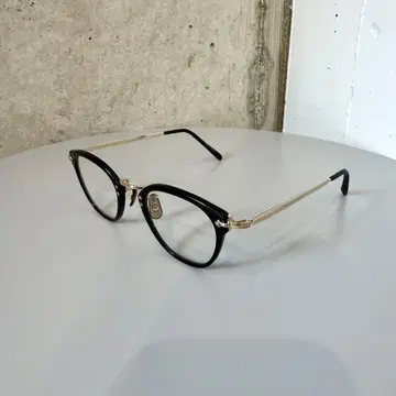 올리버 피플스 블랙 프레임 안경