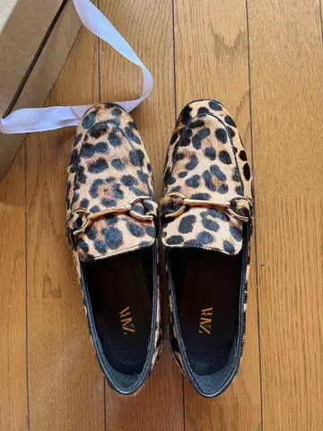 ZARA 레오파드 무늬 송치 로퍼 37