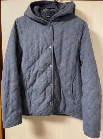 유니클로 퀼팅 자켓 안쪽 전체 보아로 따뜻한 S 사이즈 후드 부착 그레이