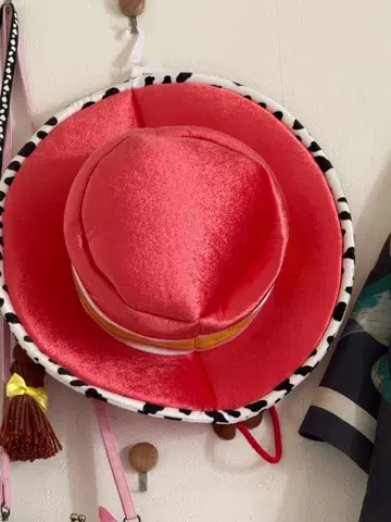 소 패턴 캐릭터 모자 제시