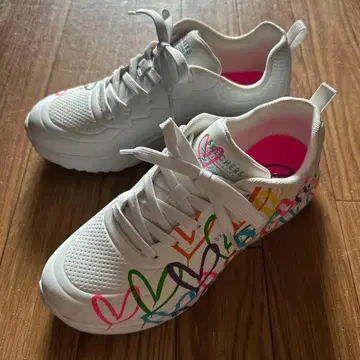 [ 최종 가격 인하 ] 스케쳐스 스니커즈 하트 24cm