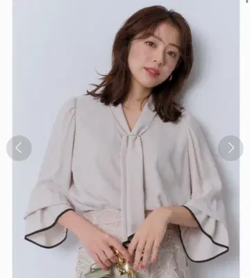 1회 착용 JUSGLITTY 바이컬러 파이핑 블라우스 보호자회 시치고산