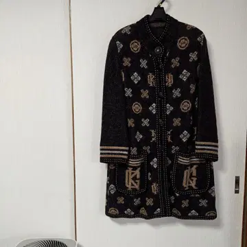 이타리야 롱 코트 블랙과 베이지 무늬 컨디션 최상 13 오늘 내일만 판매