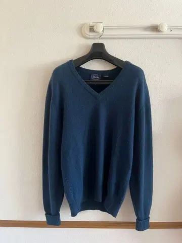 스코틀랜드제 캐시미어 V넥 니트