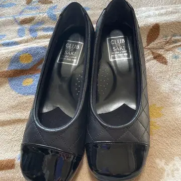 CLUB DE SAKI 블랙 펌프스