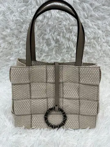 알마토누티 베이지 핸드백 뜨개질 메쉬 경량 참