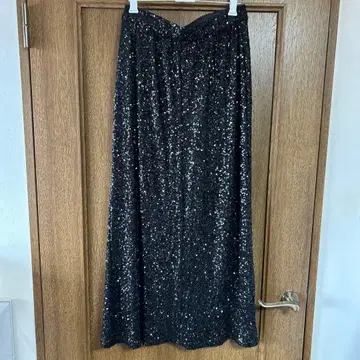 스팽글 장식 블랙 롱 스커트