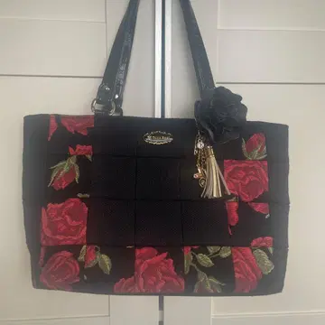 토트백 블랙 베이스 빨간 장미 자수