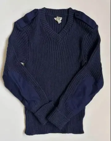 네이비 V넥 리브 편직 스웨터 팔꿈치 패치 포함