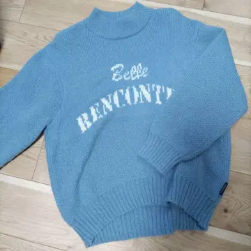스카이블루 로고 니트 스웨터 긴팔