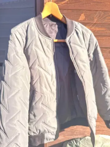 그레이 퀼팅 봄버 자켓