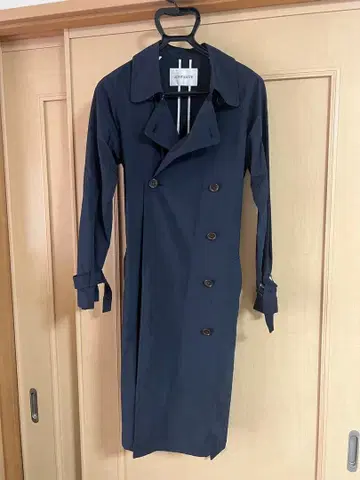 LaTotalite 라토타리테 네이비 더블 브레스트 트렌치코트