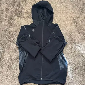 데상트 마운틴 파카