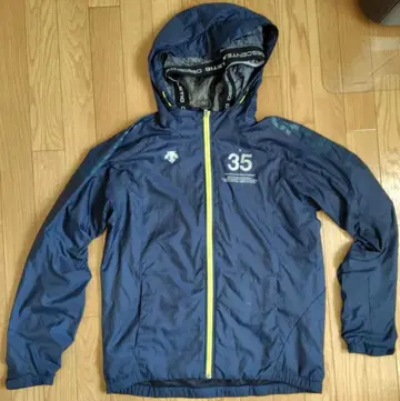 데상트 후드 부착 자켓 35