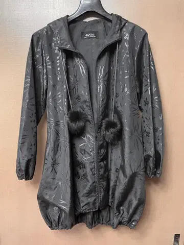 코무로 시즈카 꽃무늬 프린트 후드 부착 오버 사이즈 자켓