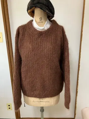 B IG I 키트 모헤어 리브 니트 스웨터