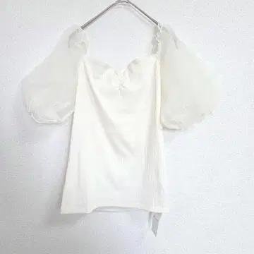 알라만다 화이트 상의 M 퍼프 슬리브 시스루 도트 무늬 택 포함