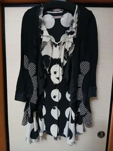 알베로베로 모노톤 사과 베스트 원피스