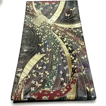 화려한 무늬의 후리소데용 후쿠로 오비